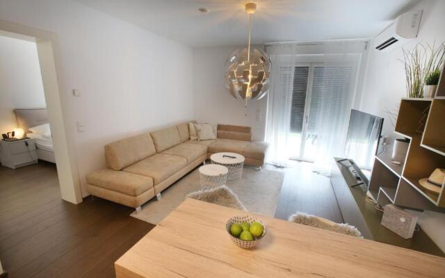 25h SPA-RESIDENZ Apartment LUXURY POOLs Garden private Beach