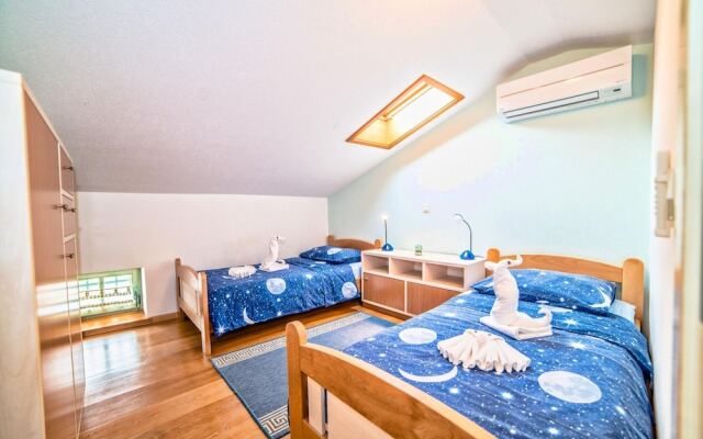 Charming Villa Only 10 Minutes Drive From the sea