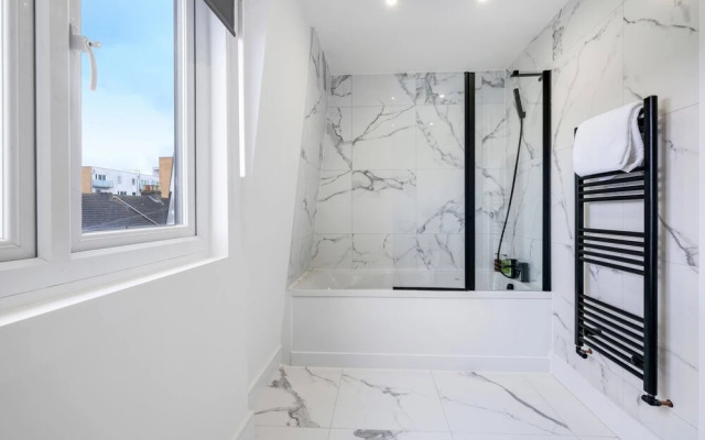 Luxury 1 & 2 bed Apartment free parking