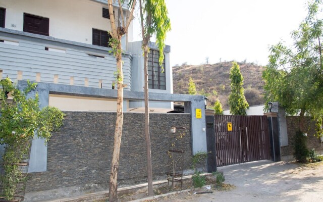OYO Home 12830 Charming 3BHK