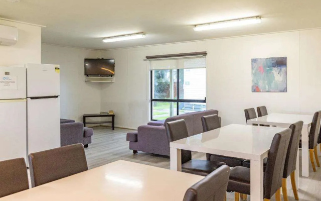 NRMA Warrnambool Riverside Holiday Park – Guest Rooms – Allansford