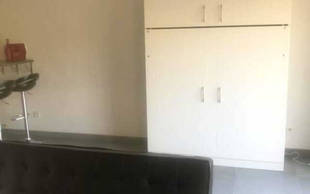 Studio in Lançon-provence, With Shared Pool, Furnished Garden and Wifi