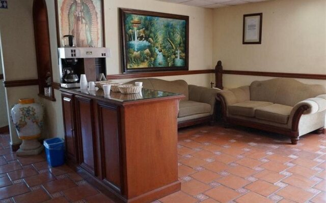 Hotel Maria Luisa Inn & Suites