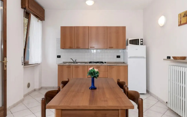 Spacious Apartment With Garden