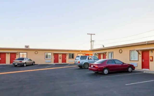 Motel 6 on Maple