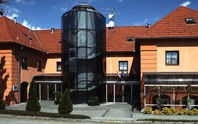 Zámecký hotel Zlatý Orel