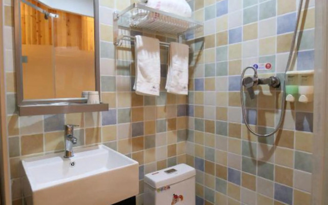 OYO Nanchang Happy Waterbed Literature Hotel