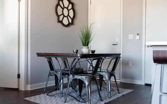 Santa Monica 2 Bed/ 2 Bath