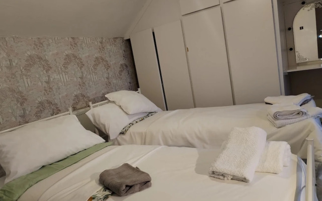 Comfortable 4-bed House in Hucknall, Nottingham
