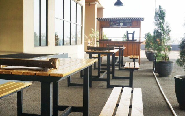 Comfy & Well Appointed 2BR at Tamansari Panoramic Apartment
