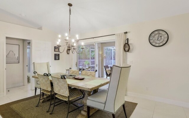 Quiet Inland Home With Pool, two Queen Beds and Grill