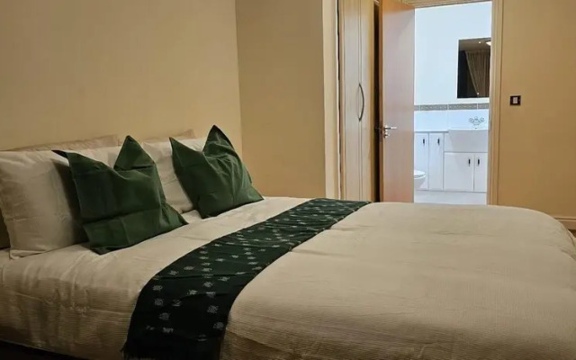 Modern & Lovely 2 Bed in London