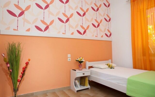 Nikolas Suites