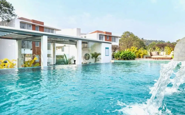 Modern Tropical 2bhk Near Beach Pool Garden