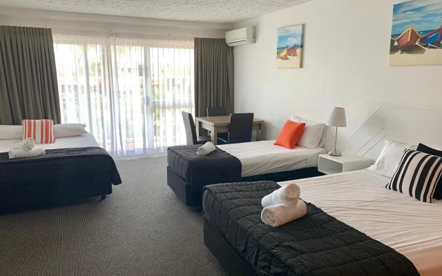 Outrigger Burleigh