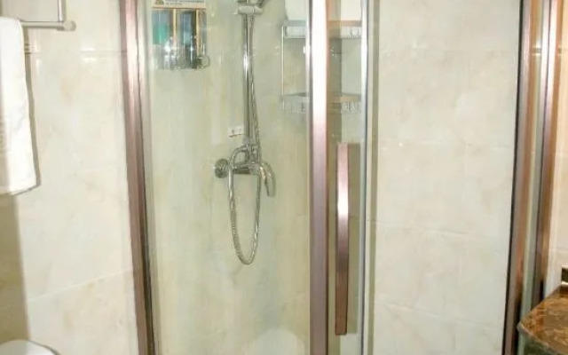 Super 8 Hotel (Beijing Fengbo Metro Station)