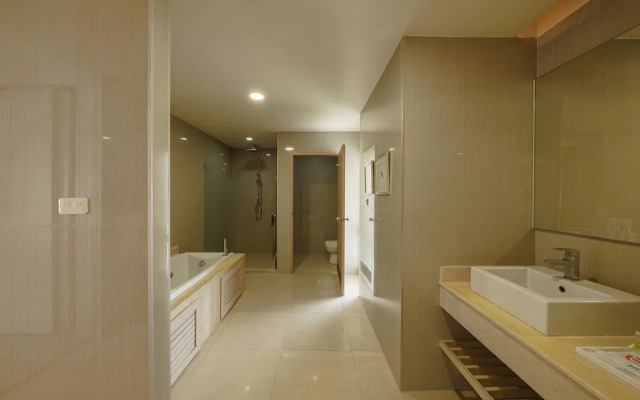 Jolly Suites Petkasem