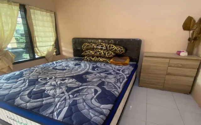 Hotel O Gians Homestay Near SMKN 2 Kuripan