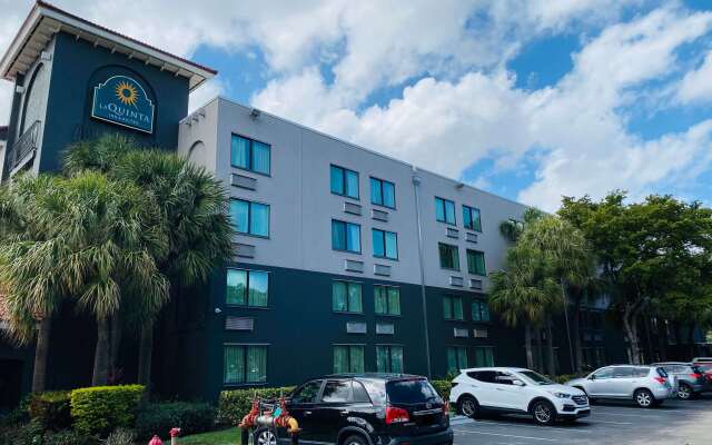 La Quinta Inn & Suites by Wyndham Ft Lauderdale Cypress Cr