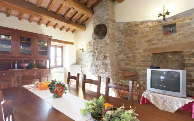 Belvilla by OYO Farmhouse With Swimming Pool