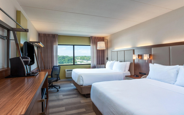 Holiday Inn Express Hauppauge-Long Island