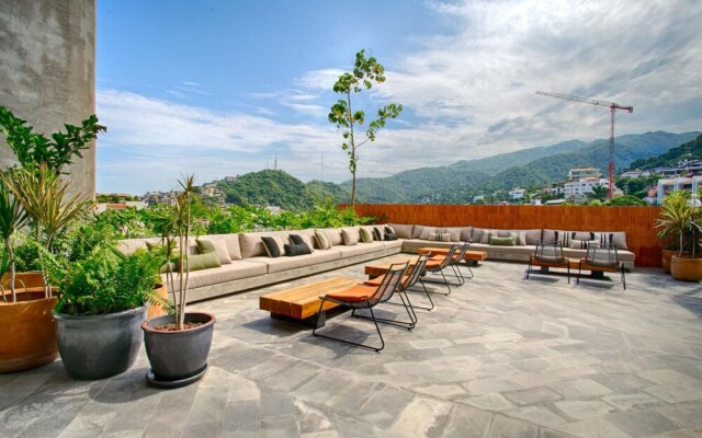 Sailview 703 Romantic Zone Rooftop Pool Ocean Views