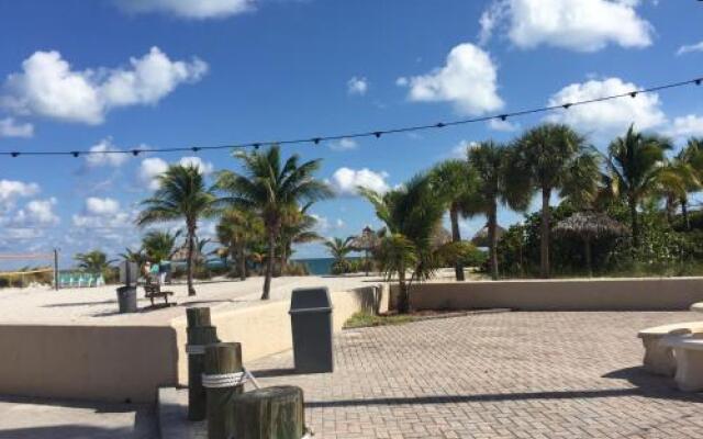 Beach Haus Key Biscayne Contemporary Apartments