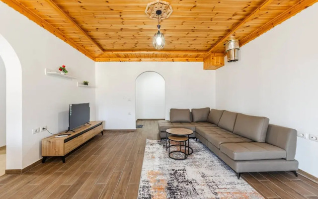 Hillside Apartment Gjirokast r 2