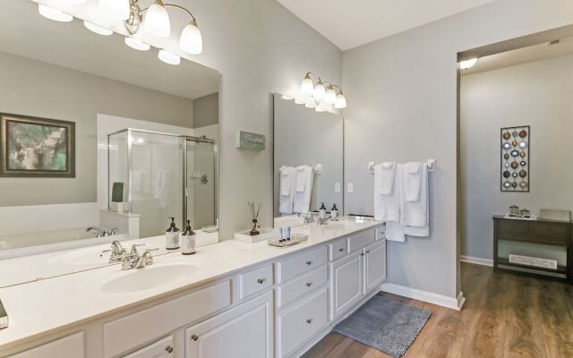 Casa Maria Luxurious 3 Bedroom Condo by RedAwning