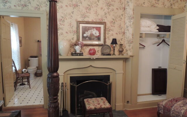 1868 Magnolia House Inn