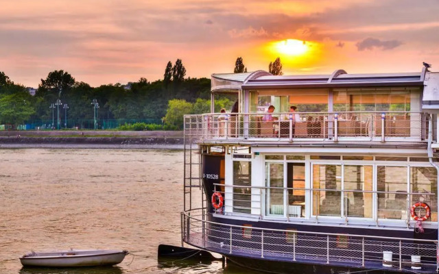 Vogue Boat Apartments