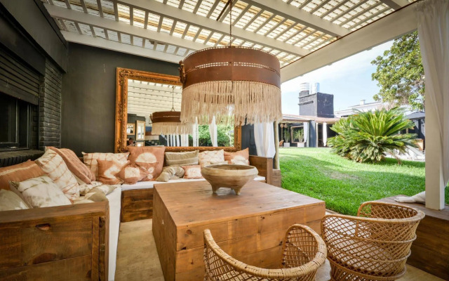 Onas Hostel & Suites