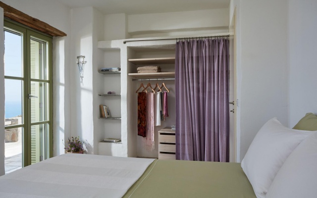 Spacious 6 Bdrm Stone Villa With Pool