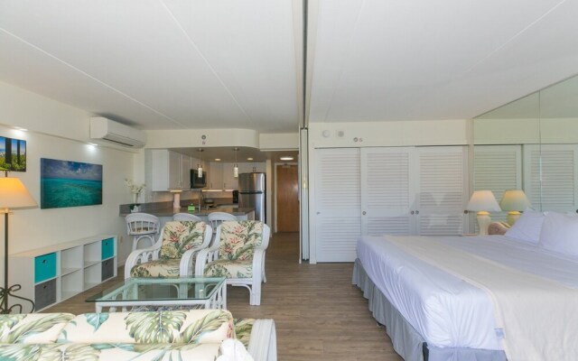 Ilikai Tower One Bedroom Lagoon View Waikiki Condos With Lanai & Free Wifi