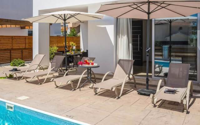 Villa White Moonflower