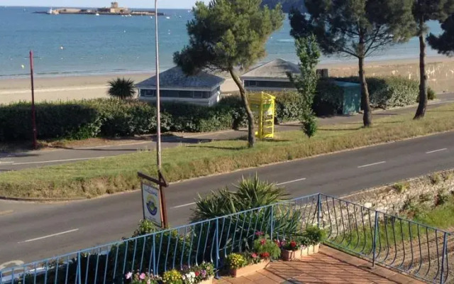 Au Caprice Guest House