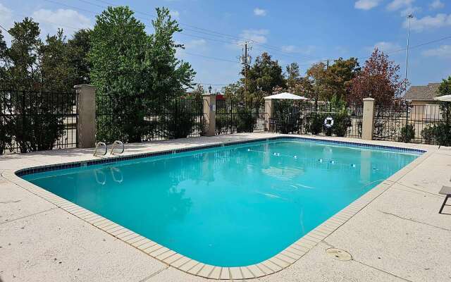 Super 8 by Wyndham Metairie