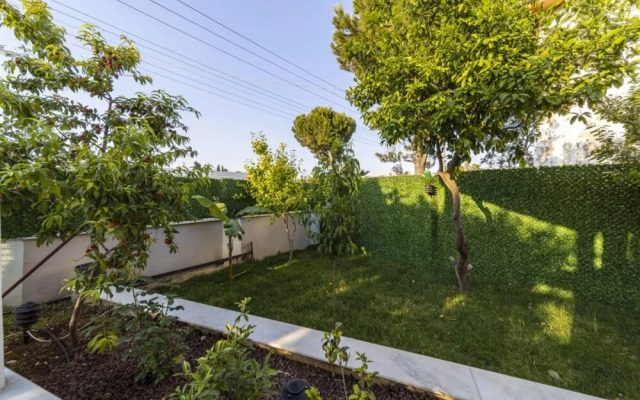 Villa With Private Pool Near Airport in Muratpasa