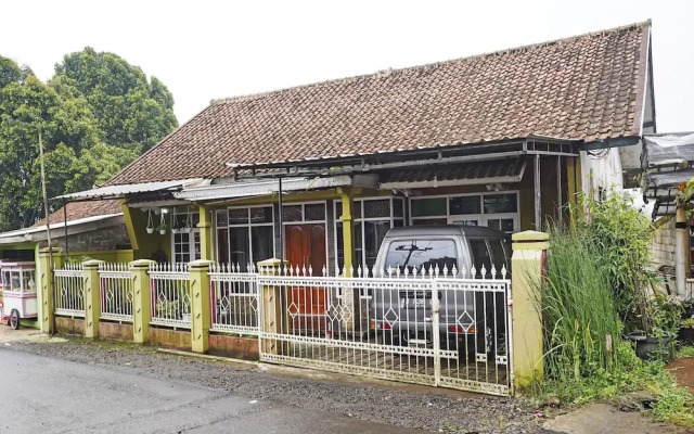 OYO Homes 90914 Eco Tourism Desa Cipada Bukit Senyum Homestay Syariah