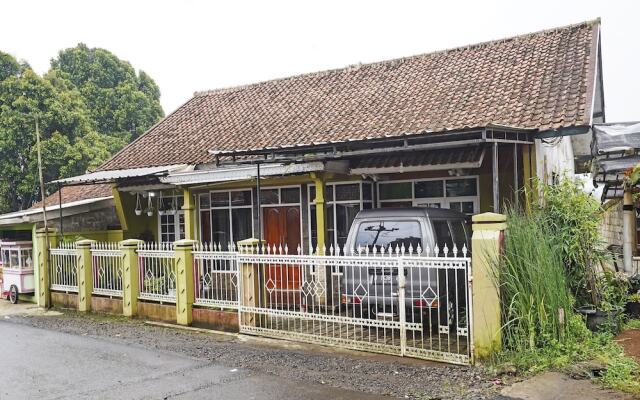 OYO Homes 90914 Eco Tourism Desa Cipada Bukit Senyum Homestay Syariah