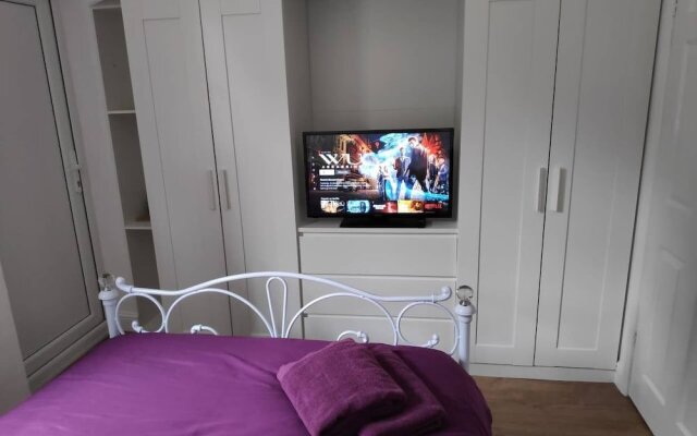 Dbl Rooms, Ensuite available, WiFi & Netflix Bham