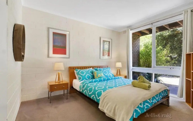 Bayside St Johns Close