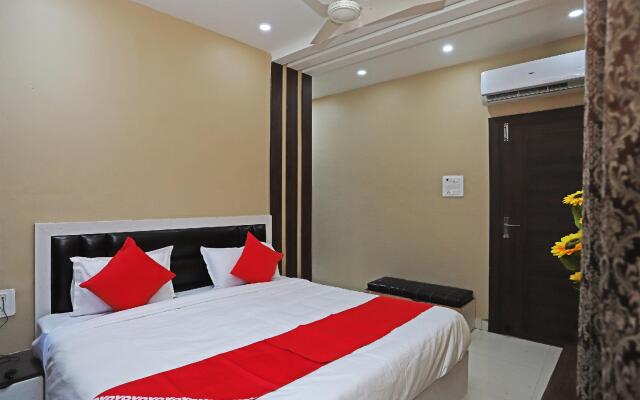 OYO 44565 Ashrit Suites