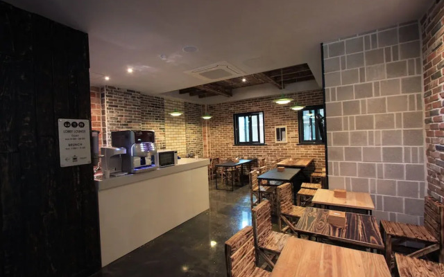Changwon Palyongdong Praha Hotel