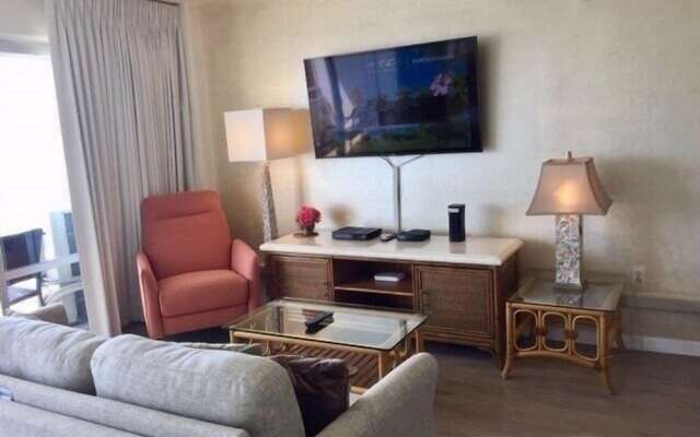 Ilikai Tower One Bedroom Lagoon View Waikiki Condos With Lanai & Free Wifi