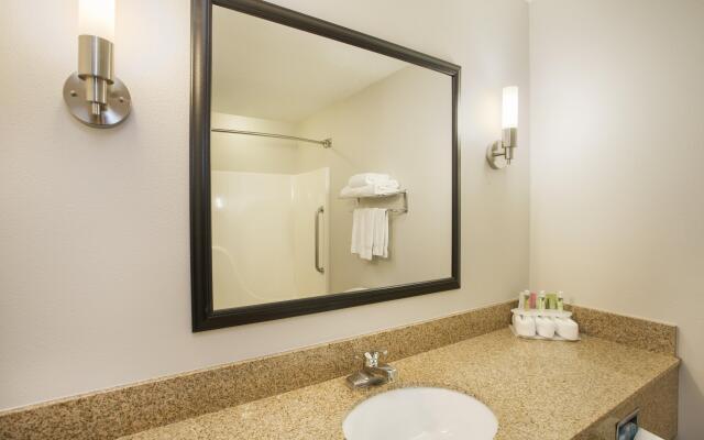 Holiday Inn Express Hotel & Suites Kalamazoo, an IHG Hotel