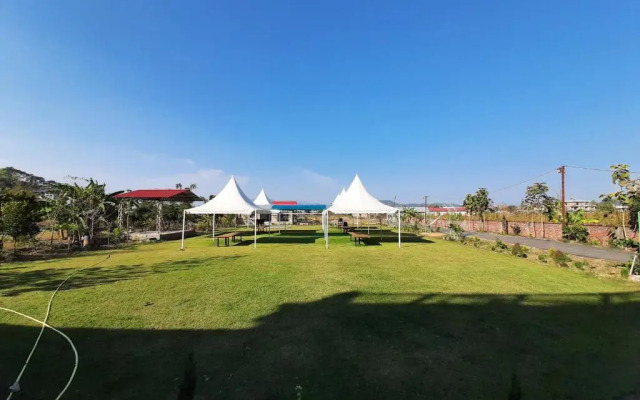 Shalom Farmhouse by the hillside