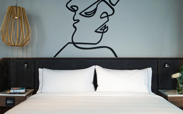 Renaissance Montreal Downtown Hotel