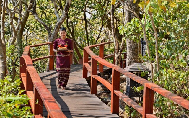 Popa Mountain Resort