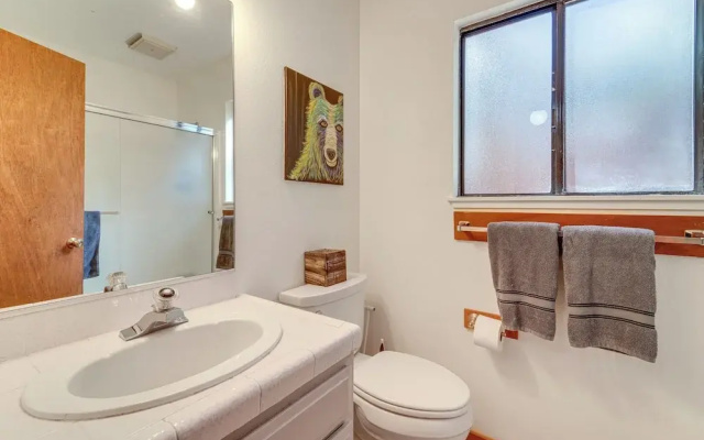Family-friendly Truckee Cabin Near Ski Shuttle!